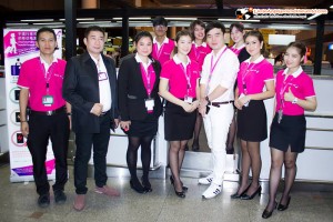 เจ้าหน้าที่จาก สยามแอร์ คอยบริการเต็มที่ : รีวิวสายการบิน สยามแอร์
