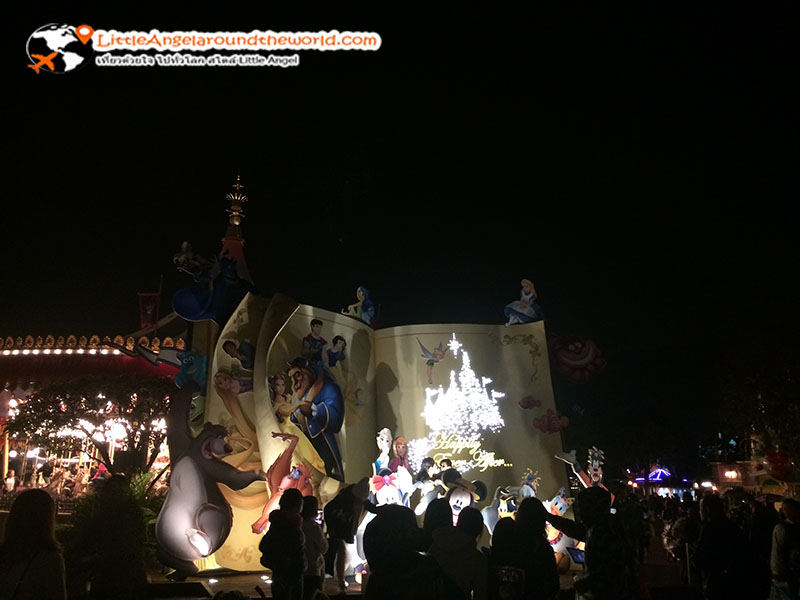 บรรยากาศยามค่ำสวยงามทุกหนแห่ง : ฮ่องกงดิสนีย์แลนด์