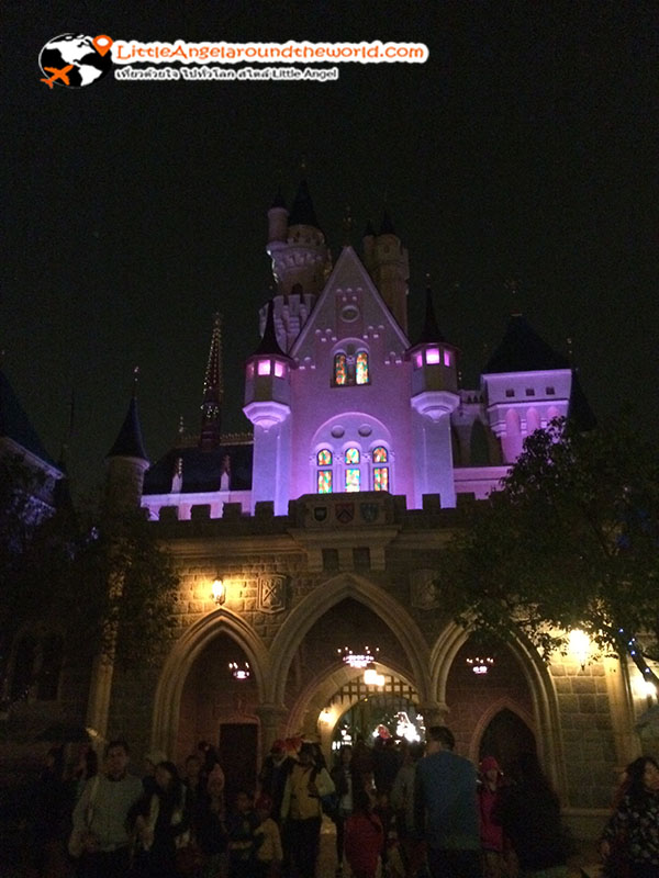 บรรยากาศยามค่ำสวยงามทุกหนแห่ง : ฮ่องกงดิสนีย์แลนด์