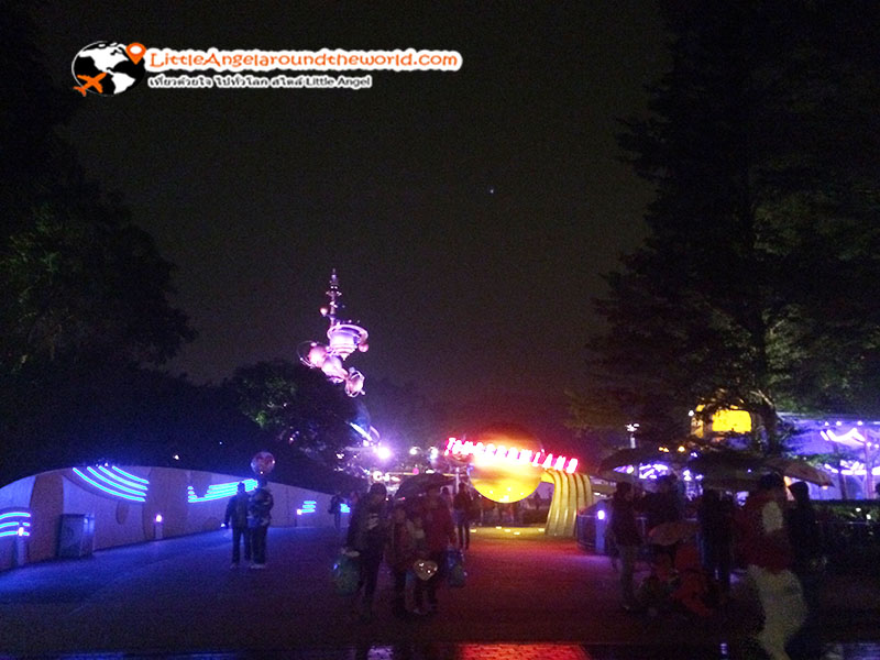 บรรยากาศยามค่ำสวยงามทุกหนแห่ง : ฮ่องกงดิสนีย์แลนด์