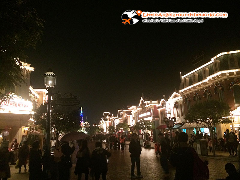บรรยากาศยามค่ำสวยงามทุกหนแห่ง : ฮ่องกงดิสนีย์แลนด์