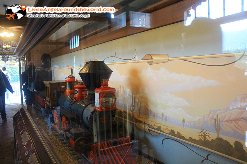 นั่งรถไฟชมรอบๆ ฮ่องกงดิสนีย์แลนด์