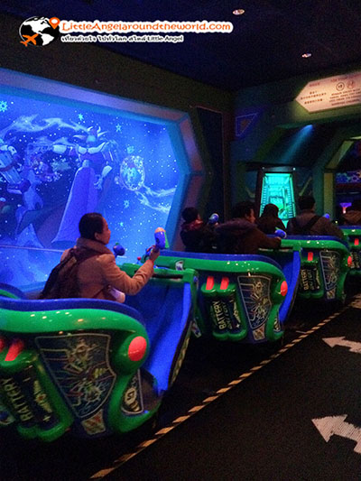 ได้เวลาไปช่วย Buzz light year ปราบเหล่าร้าย : Tomorrow Land ฮ่องกงดิสนีย์แลนด์