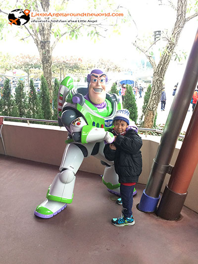 มาแล้ว Buzz light year ตัวเป็นๆ ลูบได้ คลำได้ กอดได้ ทำได้หมด : Tomorrow Land ฮ่องกงดิสนีย์แลนด์