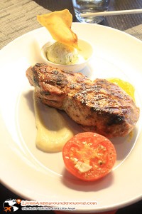 สเต็กหมู ชิ้นปานกลาง แต่เนื้อแน่น นุ่ม : OX Restaurant & Grill (Best of SWISS Gastro)