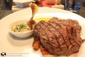Rib-eye Steak SwissQualityBeef Menu Signature อีกจานของร้าน OX ที่คนกินเนื้อไม่ควรพลาด : OX Restaurant & Grill (Best of SWISS Gastro)