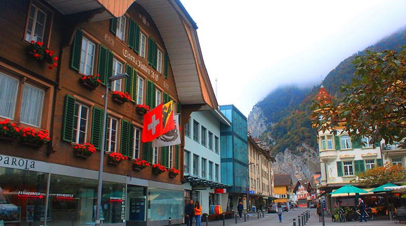 Interlaken สวยงามเหมือนอยู่เมืองในฝัน : เดินเล่น Interlaken, Switzerland