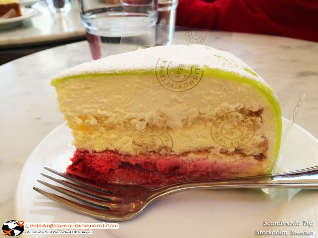 "Princess Cake" เนื้อหนานุ่ม ละลายในปาก ฟินเฟร่อมากๆ ที่ร้าน Vete-katten ร้านขนม ในสตอกโฮล์ม ร้านอาหารในสวีเดน