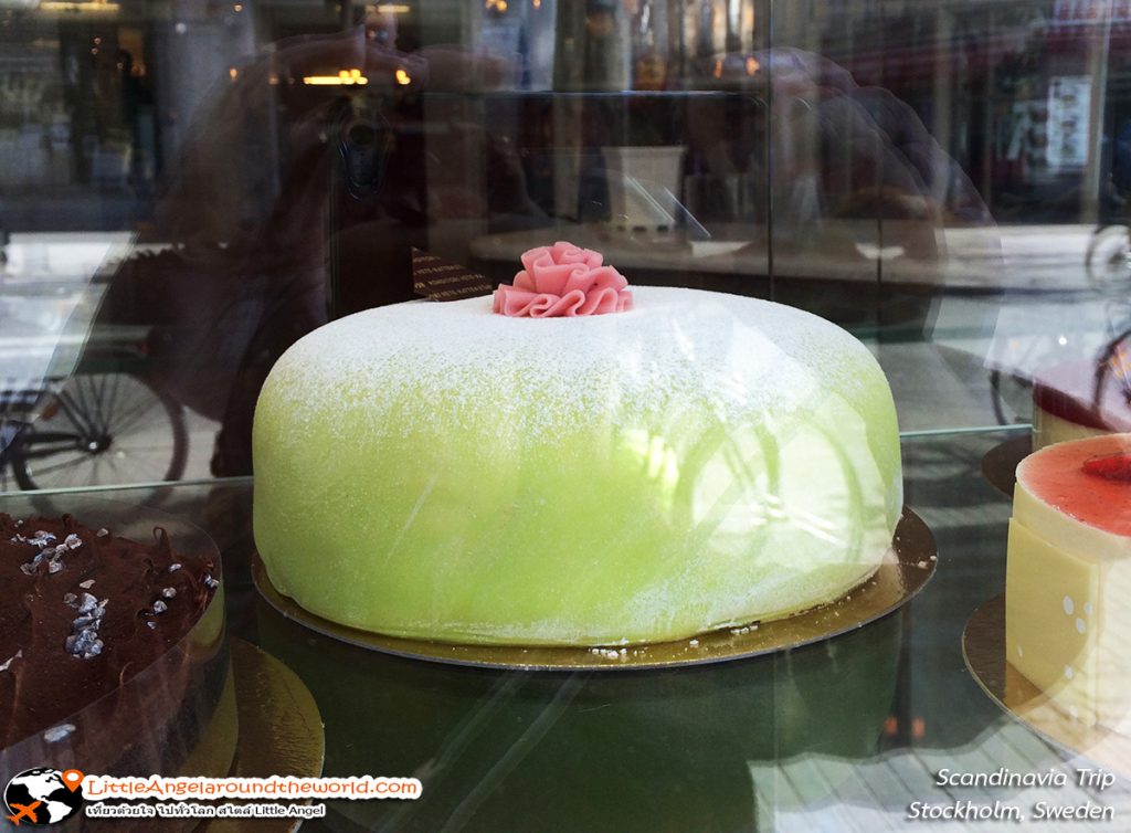 "Princess Cake" หรือ เค้กเจ้าหญิง ขนมเค้กขึ้นชื่อ ของร้าน Vete-katten ร้านขนม ในสตอกโฮล์ม ร้านอาหารในสวีเดน