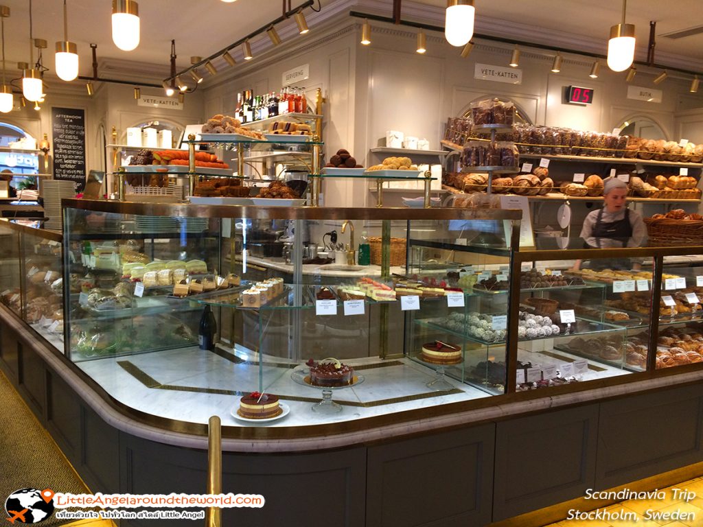 มุม Counter จำหน่ายขนมหวานนานาชนิดที่ร้าน Vete-katten ร้านขนม ในสตอกโฮล์ม ร้านอาหารในสวีเดน