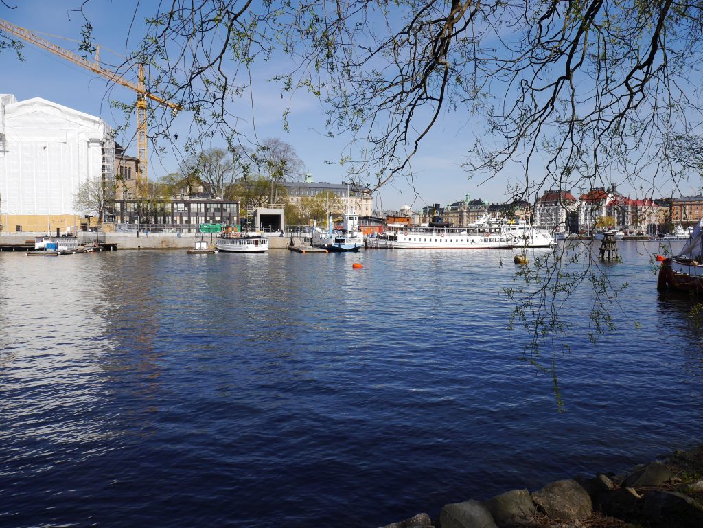 บรรยากาศริมทางระหว่างไปท่าจอดเรือ : ที่เที่ยว Stockholm,Sweden