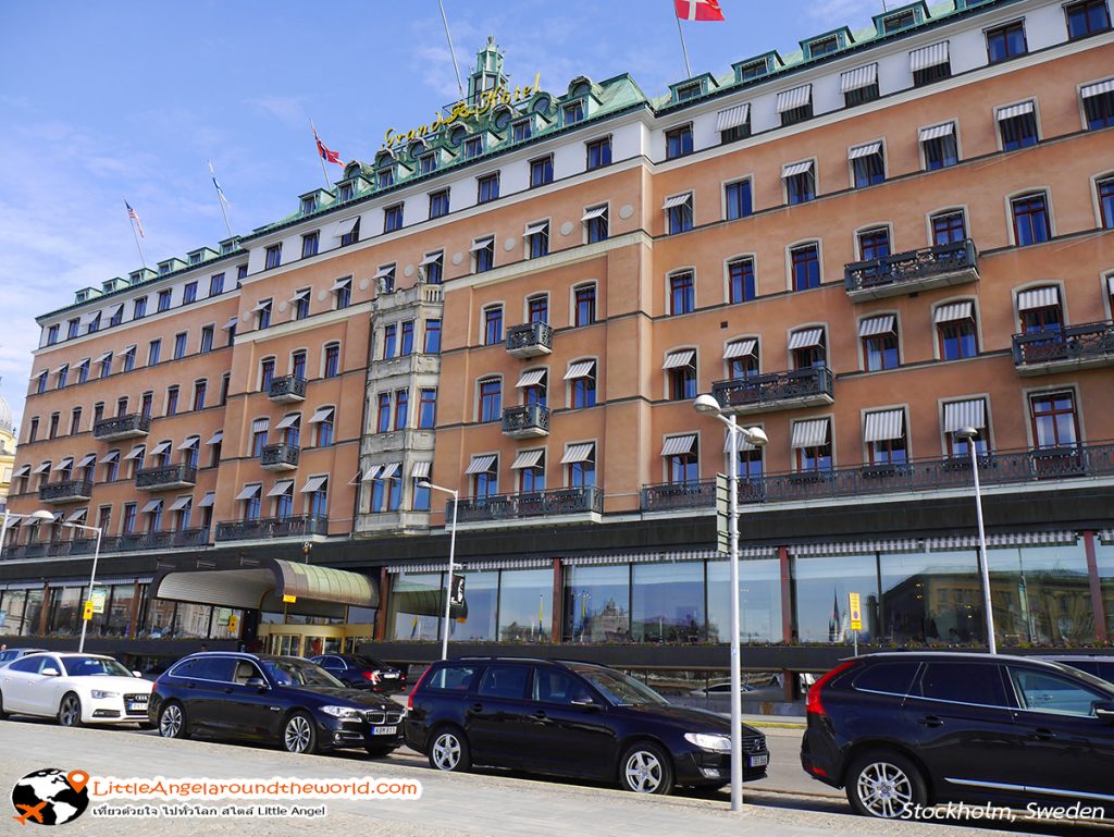 Grand Hotel โรงแรมชื่อดังของกรุงสตอกโฮล์ม อยู่ติดกับ Motor-Boats Sightseeing จุดชมวิวเมือง ใกล้ๆ Motor-Boats Sightseeing : ที่เที่ยว Stockholm, Sweden