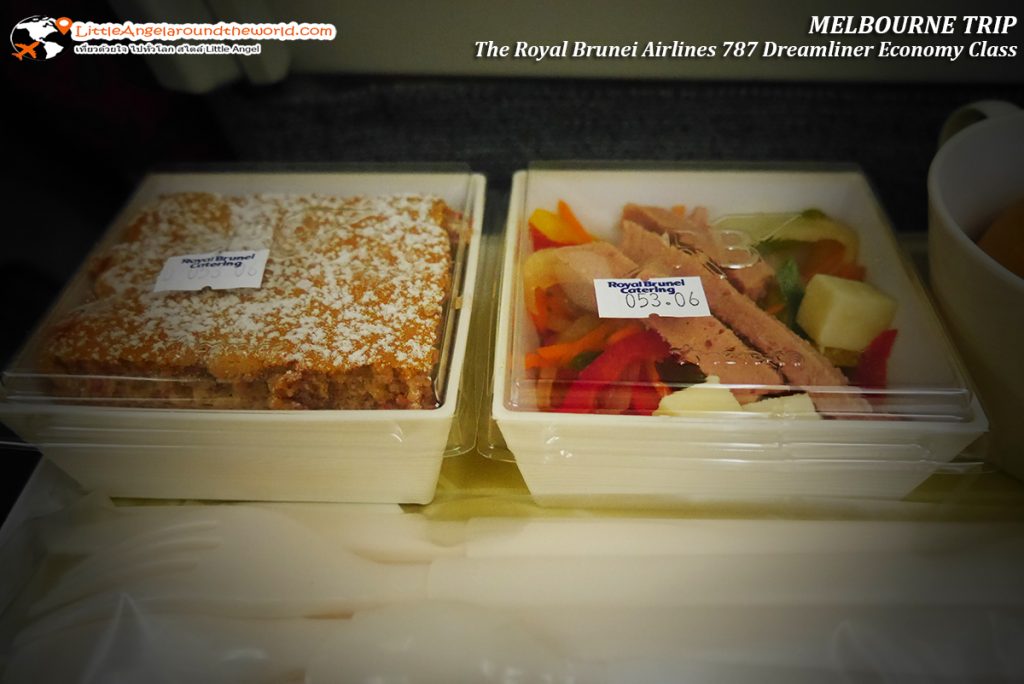 สลัดแฮมสดๆ และขนมหวานเนื้อฟูนุ่ม หวานไม่มาก : รีวิว Royal Brunei Airlines