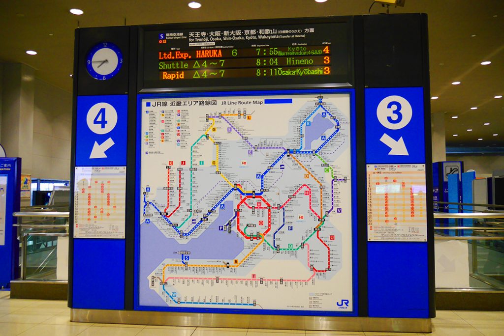 แผนที่รถไฟ อยู่หน้าทางเข้า JR คันไซ : เที่ยวญี่ปุ่นฝั่นตะวันตก ด้วย Setouchi Pass (เซโตะอุจิ พาส)