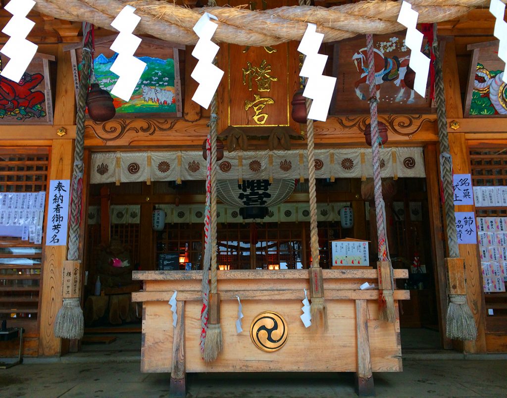 แท่นสักการะ ศาลเจ้า Kushihiki Hachimangu Shrine, ศาลเจ้าดังแห่ง Hachinohe, Aomori