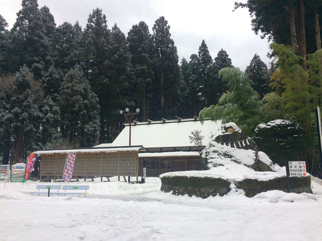 บรรยากาศหน้าศาลเจ้า Kushihiki Hachimangu Shrine, ศาลเจ้าดังแห่ง Hachinohe, Aomori