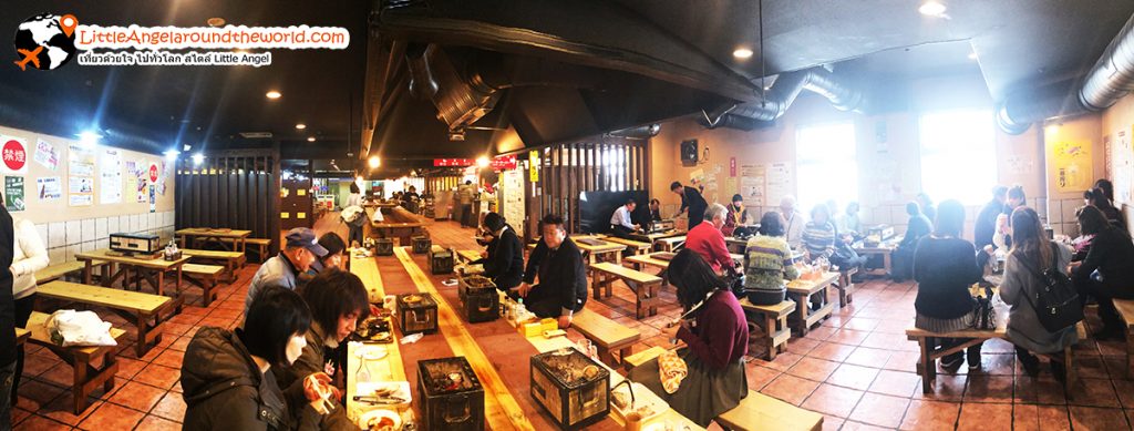 บรรยากาศภายในร้าน มีทั้งคนญี่ปุ่นและนักท่องเที่ยวมาใช้บริการ ร้านเช่าอุปกรณ์ปิ้งย่างที่ Hasshoku Center