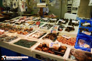 โซนจำหน่ายอาหารทะเล เยอะเหมือนยกมาทั้งทะเล ที่ Hasshoku Center