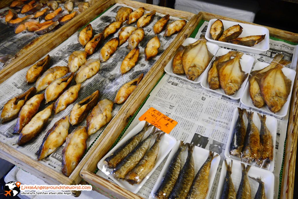 ปลาเรียงตัวให้เลือก : ตลาด Mutsu-minato Ekimae Asaichi เมือง Hachinohe จังหวัด Aomori