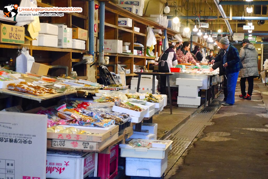 บรรยากาศยามเช้าของตลาด Mutsu-minato Ekimae Asaichi เมือง Hachinohe จังหวัด Aomori