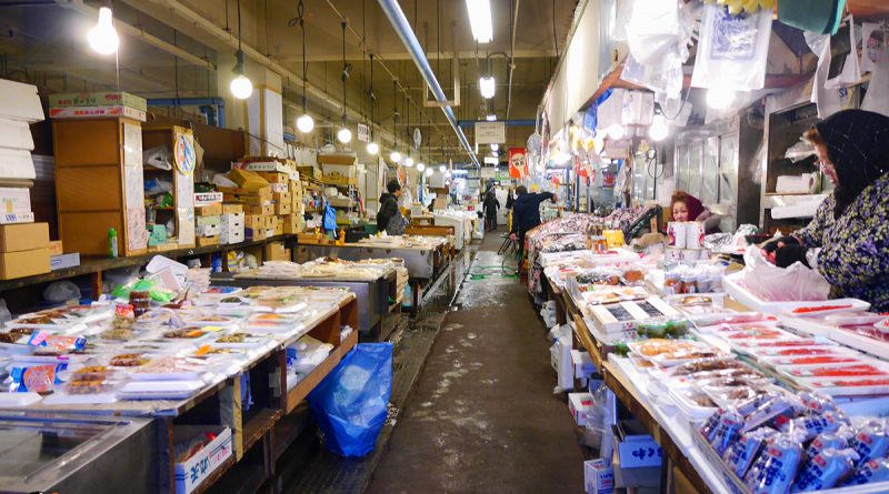 บรรยากาศยามเช้าของตลาด Asameshi-dokoro gyosai เมือง Hachinohe จังหวัด Aomori