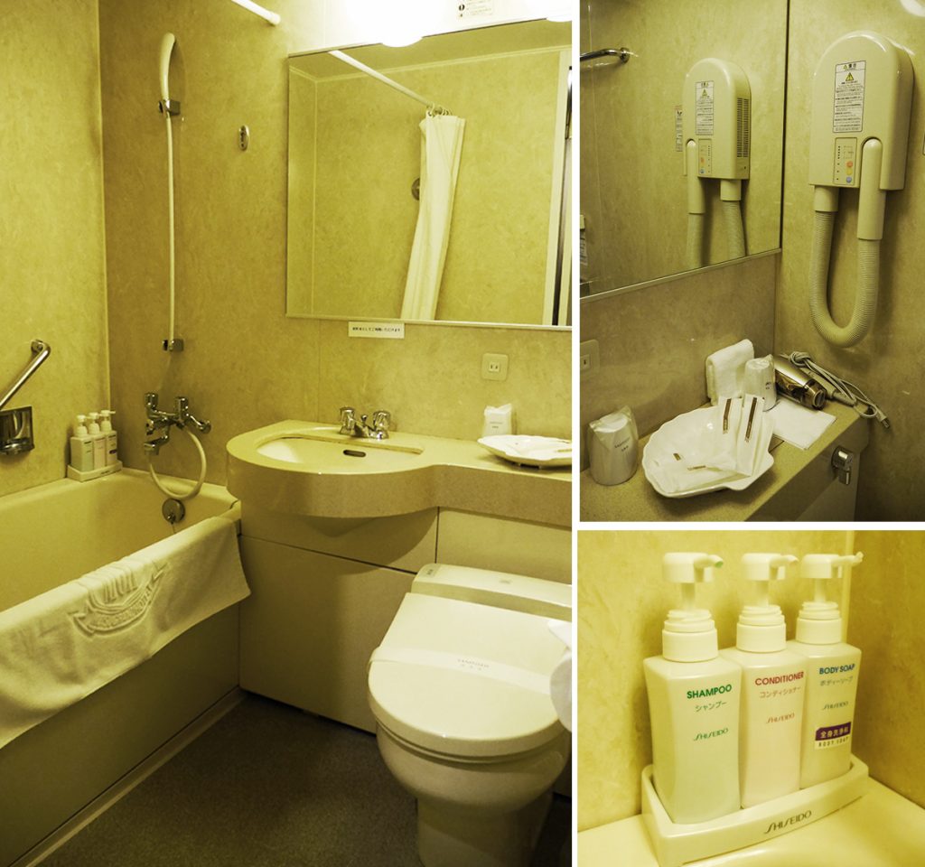 ห้องน้ำกว้าง ใช้ผลิตภัณฑ์ของแบรนด์ดัง รองเท้า Mutsu Grand Hotel : รีวิวโรงแรมในเมือง Mutsu 