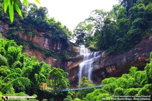 น้ำตกไป๋หม่าซี่ และสะพานแขวนกระจก (Baima River Scenic Area)