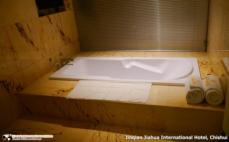 อ่างอาบน้ำ เหมาะมากสำหรับการแช่น้ำพักผ่อน Jinqian Jiahua International Hotel, Chishui : โรงแรมดังในชื่อสุ่ย