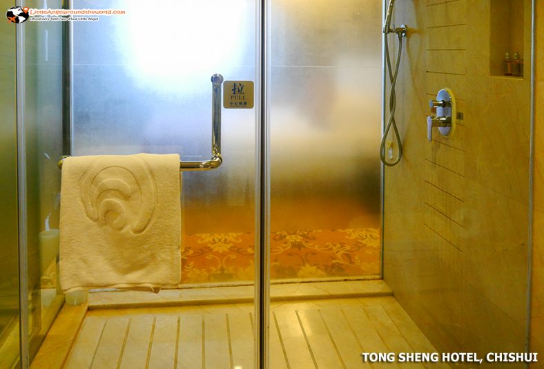 ห้องน้ำ แบ่งเป็นสัดเป็นส่วน : TONG SHENG HOTEL : โรงแรมดังของเมือง ชื่อสุ่ย (Chishui)