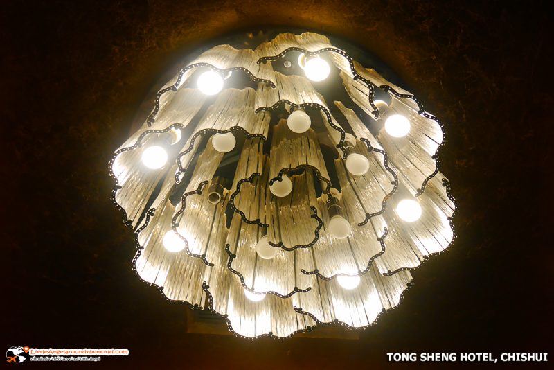 โคมไฟในลิฟต์ สวยงาม มีดีไซน์น่ามอง TONG SHENG HOTEL : โรงแรมดังของเมือง ชื่อสุ่ย (Chishui)