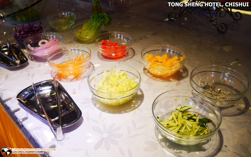บางส่วนของอาหารเช้า ที่ TONG SHENG HOTEL : โรงแรมดังของเมือง ชื่อสุ่ย (Chishui)