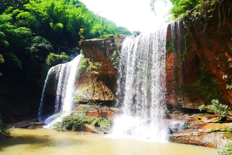 น้ำตกกบบิน น้ำตกชั้นที่ 3 ของ อุทยานน้ำตก 4 ถ้ำ (Sidonggou) หนึ่งไฮไลต์ของเมืองชื่อสุ่ย : อุทยานน้ำตกดังของชื่อสุ่ย (Chishui)